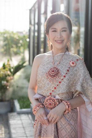 ชุดไทยเจ้าสาว ชุดไทยจักรพรรดิ์ เช่าที่แบมบี้ เวดดิ้ง ห้วยขวาง